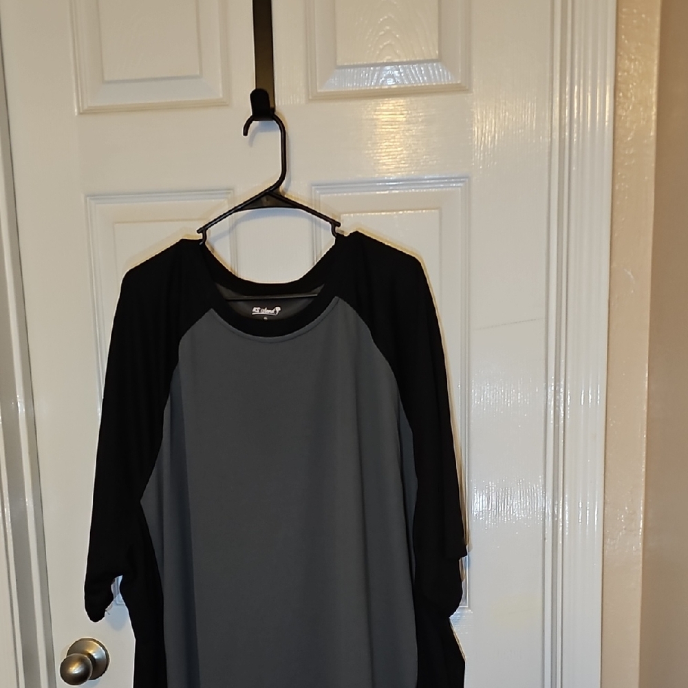 Classic Black and Gray Men's Short Sleeve Tee